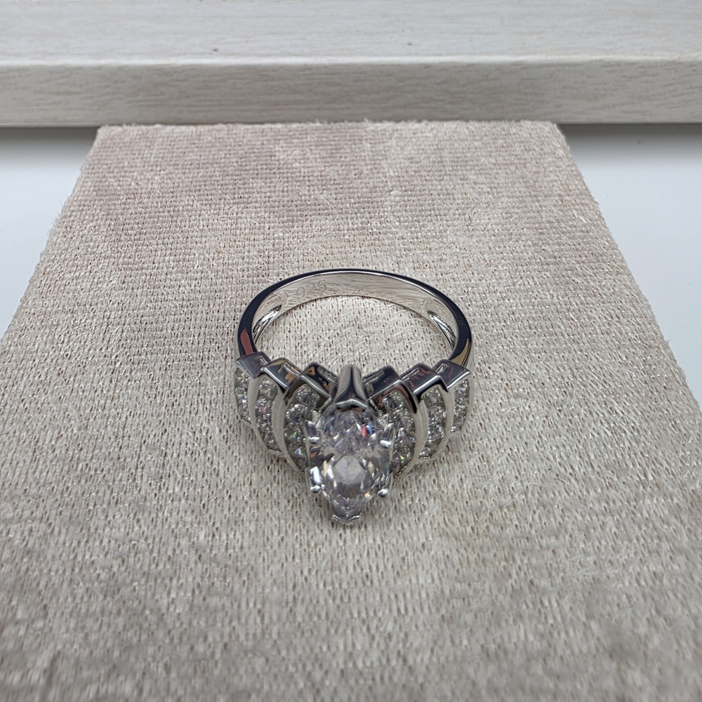 Elegant Silver Ring (1162)